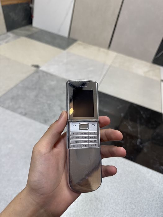 Nokia 8800.