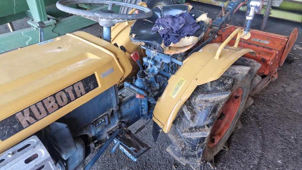 Kubota b7000 Трактор нови гуми с фреза и плуг