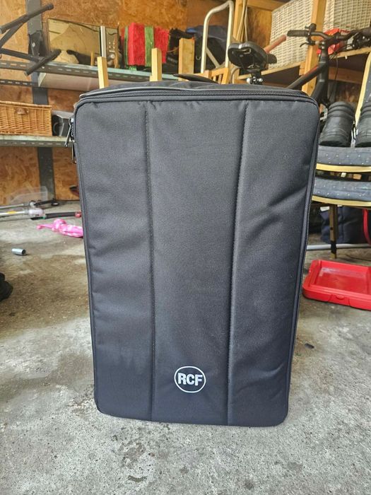Se vinde 2 Boxe RCF