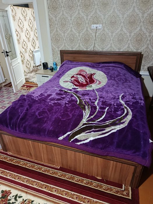 Продаётся двухспальная кровать.