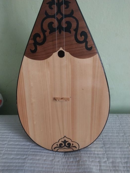 Домбыра сатылады