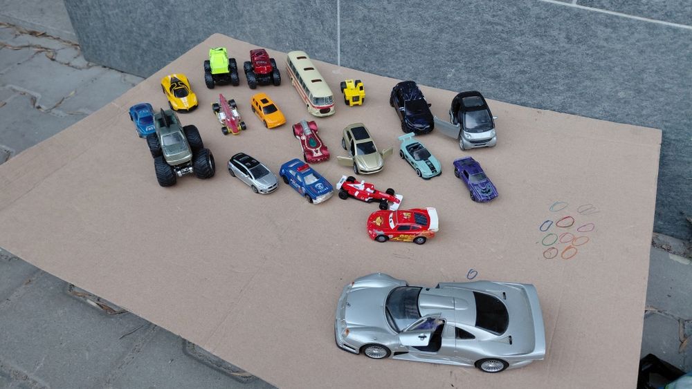 Детски метални колички.