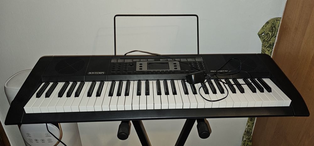 Продам синтезатор