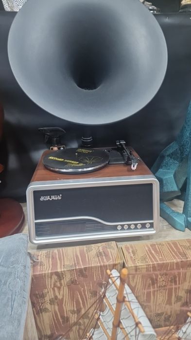 Патифон грамафон эксклюзивный проигрыватель в ретро-стиле. Имеет класс