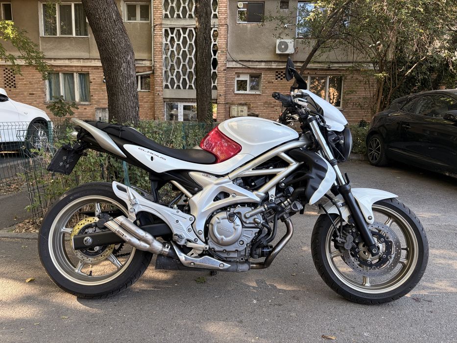 Motocicleta Naked Suzuki SFV 650 Galdius