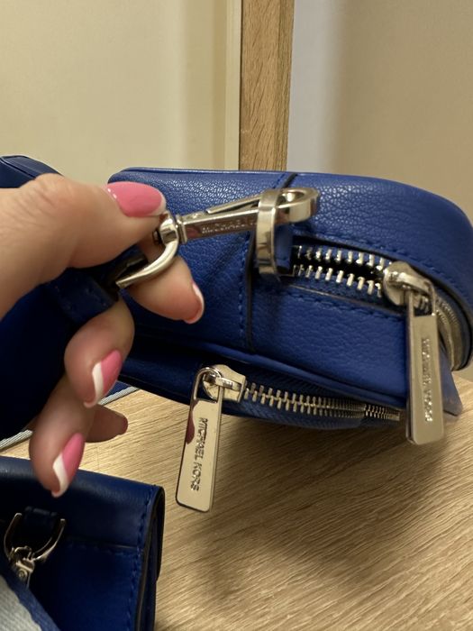 Синя чанта Michael Kors