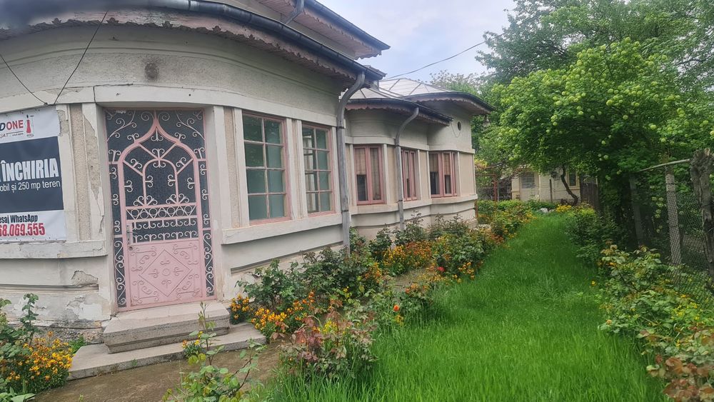 Casa de închiriat impunătoare 180/550 mp ultracentral Rm Sarat