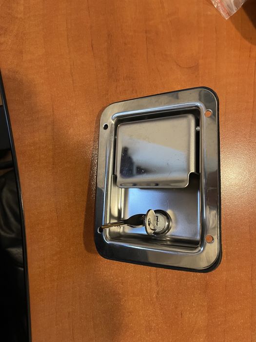 Încuietoare cu butuc și cheie Inchidere rulota  Semiremorca, 140x100mm