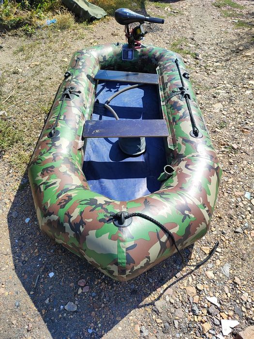 Продам лодку с мотором