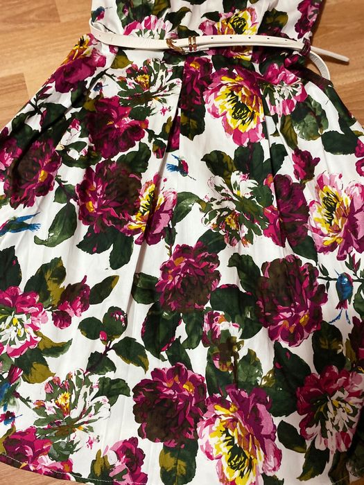 Rochii purtate o singura data,in stare perfect noua!