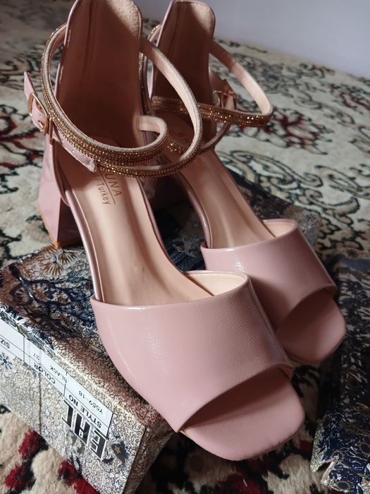 Gozal porno etuk erkaklar bilan