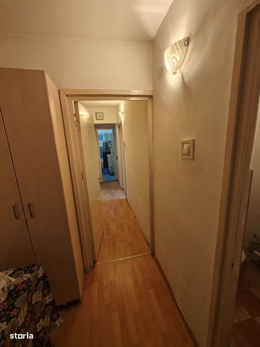 Apartament 3 camere de închiriat, cu balcon