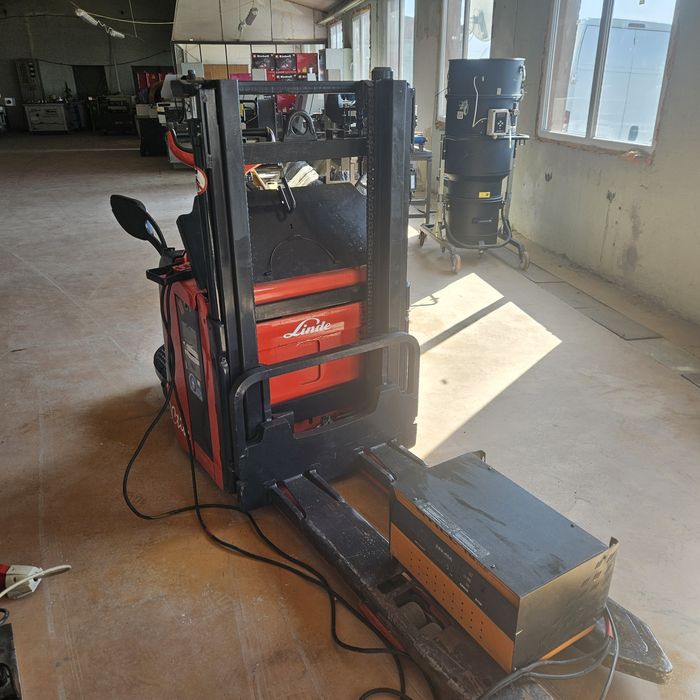 Електрическа палетна количка-стакер LINDE L14