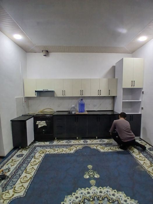 Kuhinniy mebel yasaymiza zakasga