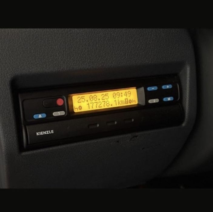 Mercedes sprinter model 616 original 3.5 t și cârlig omologat la 3.5