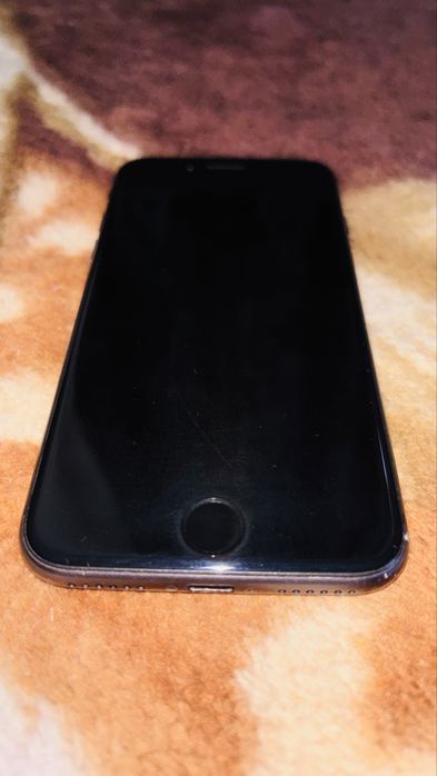 iphone 8 64гб.