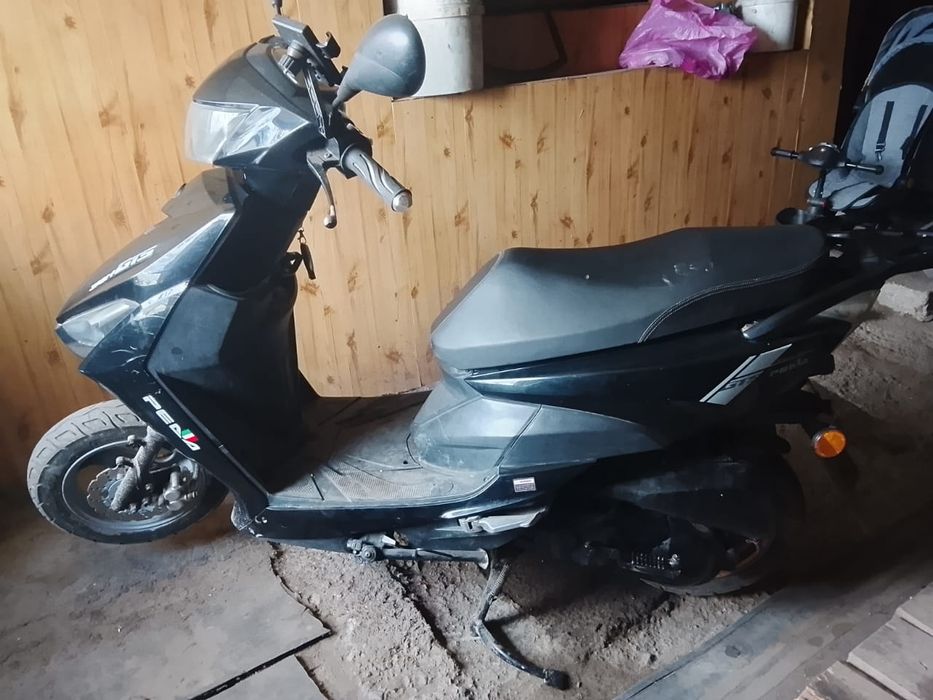 В продаже скутер