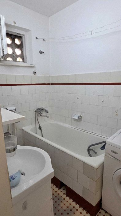 Vând apartament 3 camere în Târgu Mureș, zonă liniștită și verde, str. Moldovei
