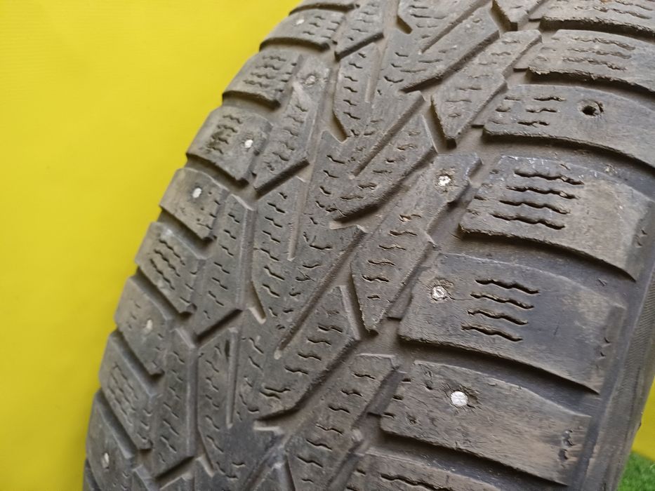 Шина R15 195/65 Nokian.