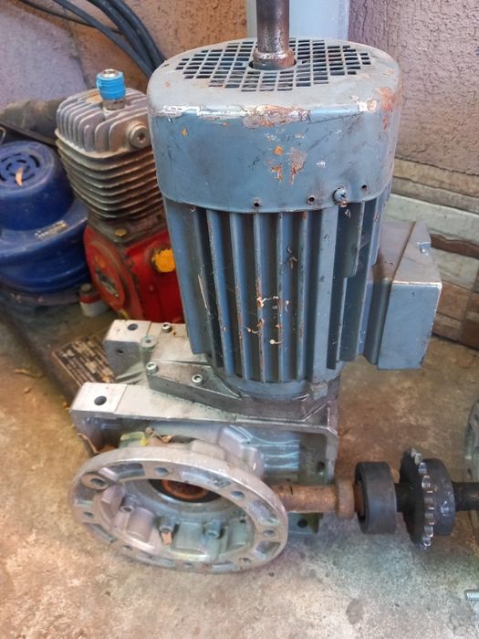 Motor  cu reductor.