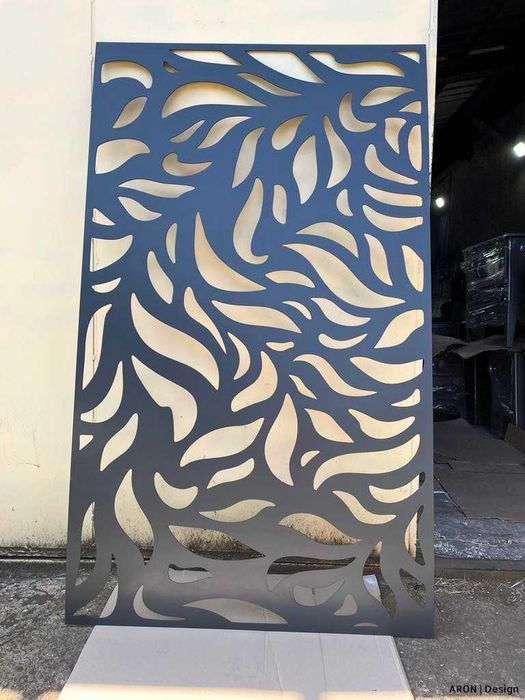 Оградни пана, порти, врати, парапети, табели и много други.