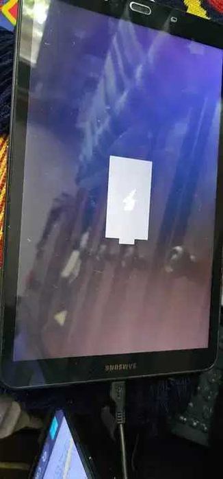 tableta Samsung sm t585 defecta