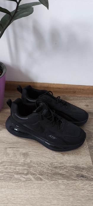 Продаются новые кроссовки 44 размер