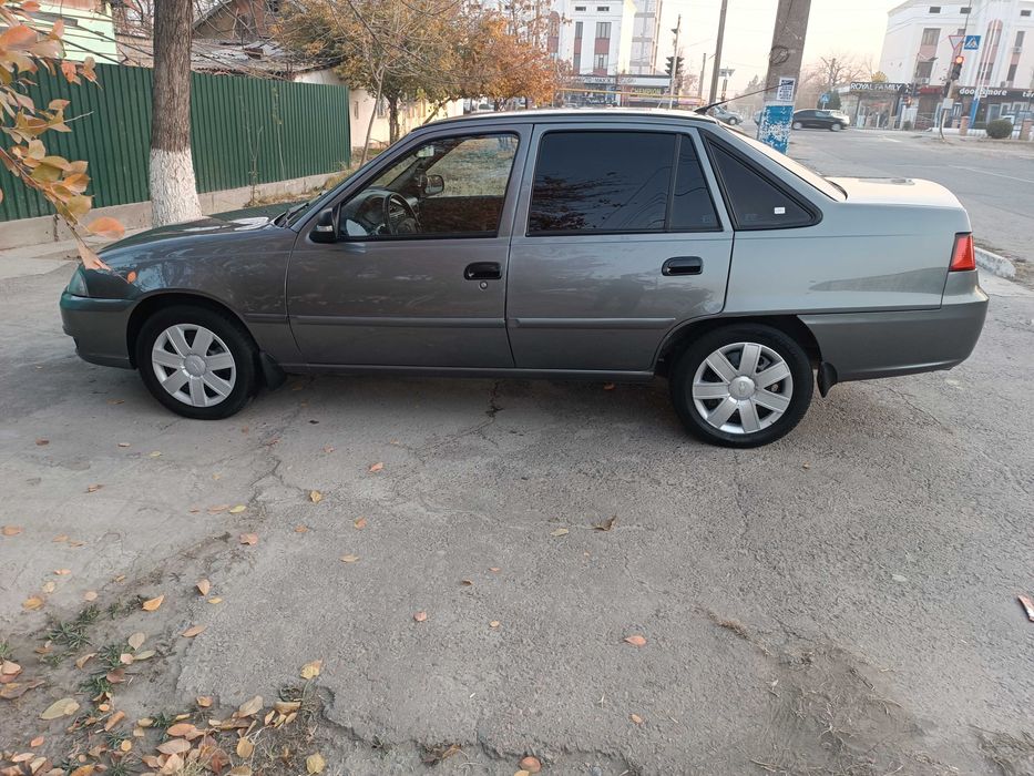 Nexia 2 sotiladi 1.6