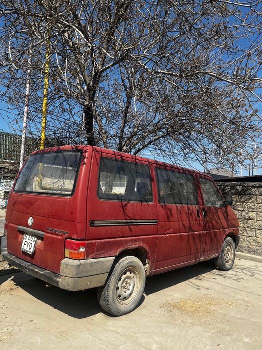 Машина Volkswagen Transporter 1993