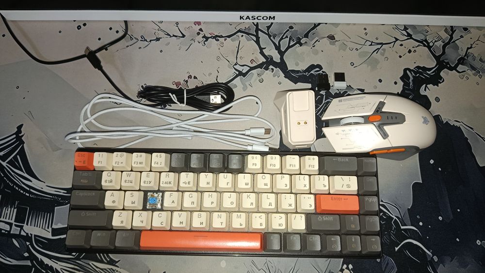 Продам клавиатуру с мышью