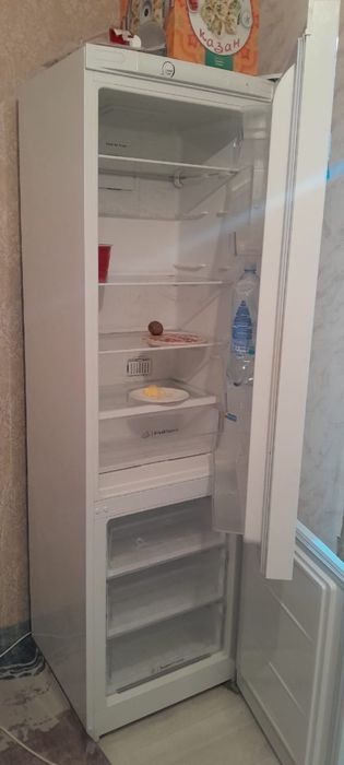 Продам холодильник Indesit