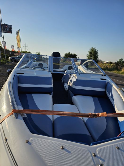 Vând barcă Bayliner
