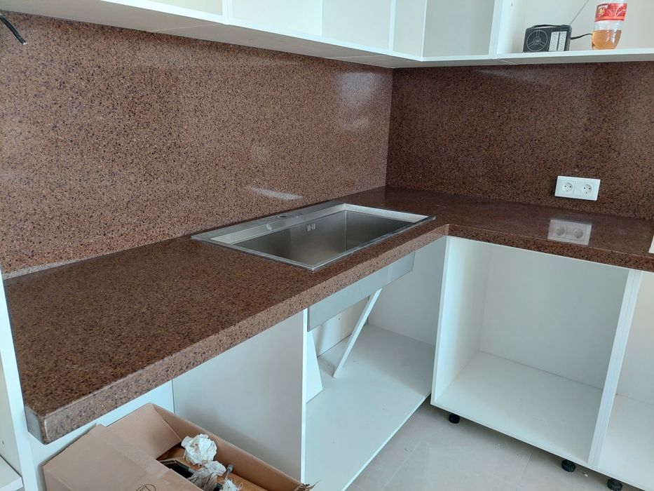 Столешница из камня.