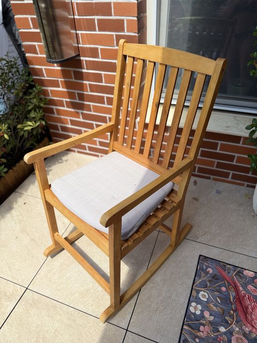 Oferta azi  fotoliu balansoar  din lemn de acacia