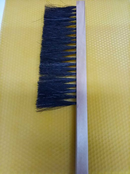 Четка пчеларска естествен  косъм-пчеларски инвентар