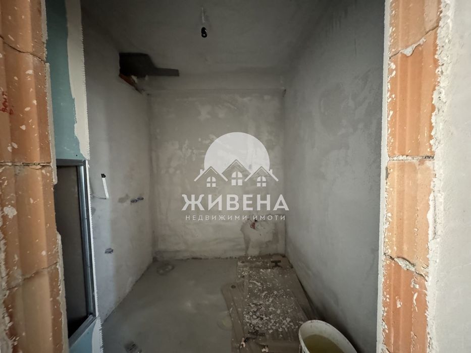 Продава се Двустаен апартамент в Варна, Гръцка махала - 70 кв.м за 2643 €/кв.м - Снимка #2