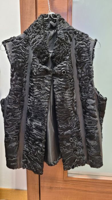 Дамски елек с астраган