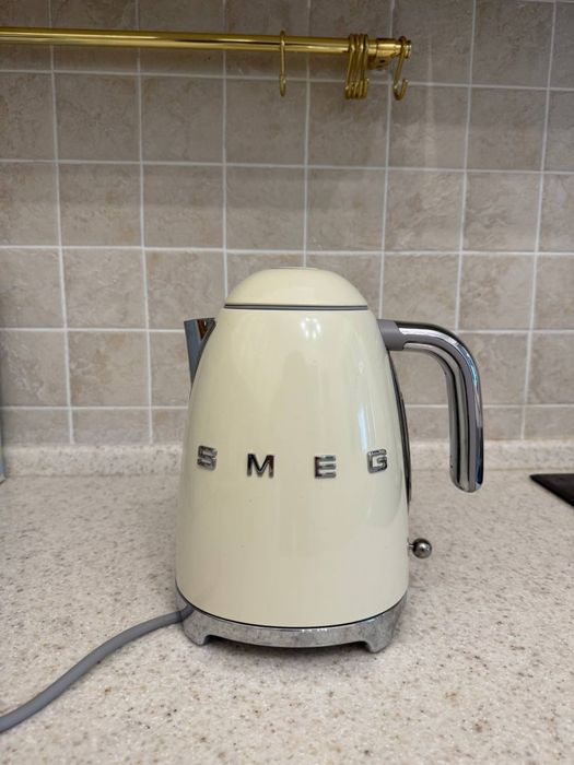 Оригинальный чайник Smeg