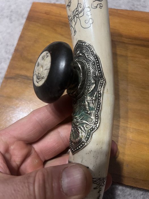 Pipă chinezească veche din os gravat, tip opiu/tutun, decor asiatic