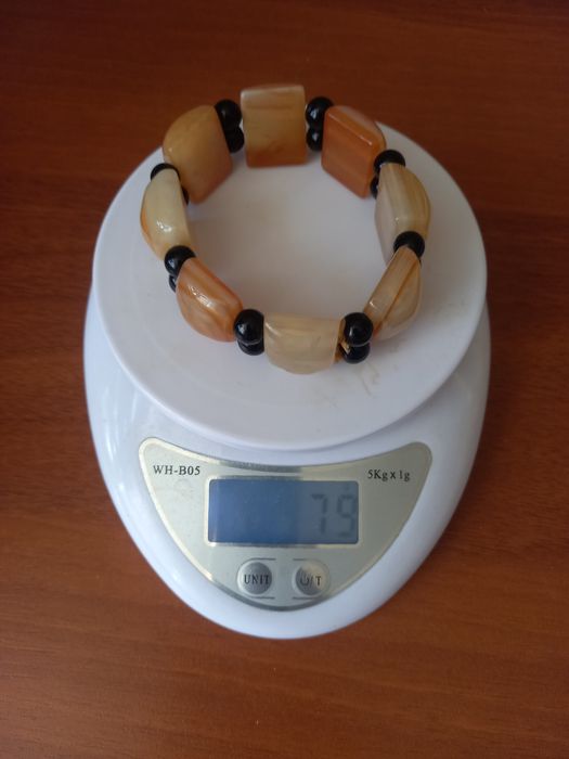 Продам бусы и браслет