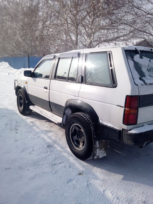 Продам ниссан  торг у капота