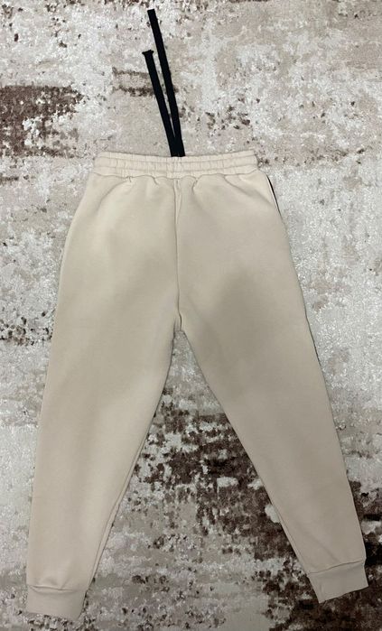 Vand pantaloni noi de barbati Made by Society