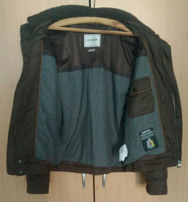 Яке GEOX RESPIRA размер 50. Водоустойчиво.