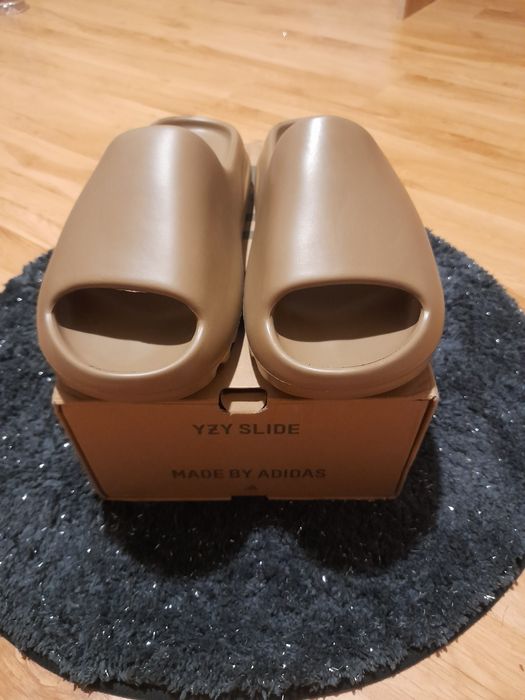 Yeezy Slide beige