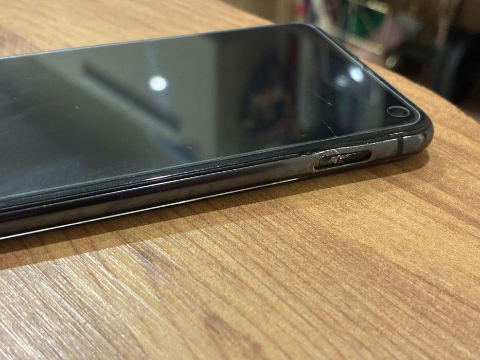 За части: Samsung s10e