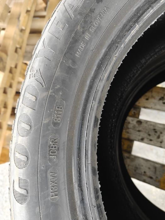 205/60/16 goodyear ultragrip 9