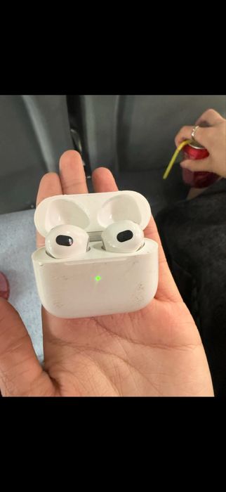 Air Pods 3 почти новые продам цена договорная