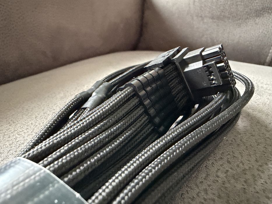 CableMod E-Series Pro ModFlex 12V-2x6 12VHPWR 90° StealthSense EVGA