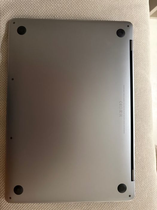 Продавам MacBook Pro (13-inch, 2016, Two Thunderbolt 3 ports)