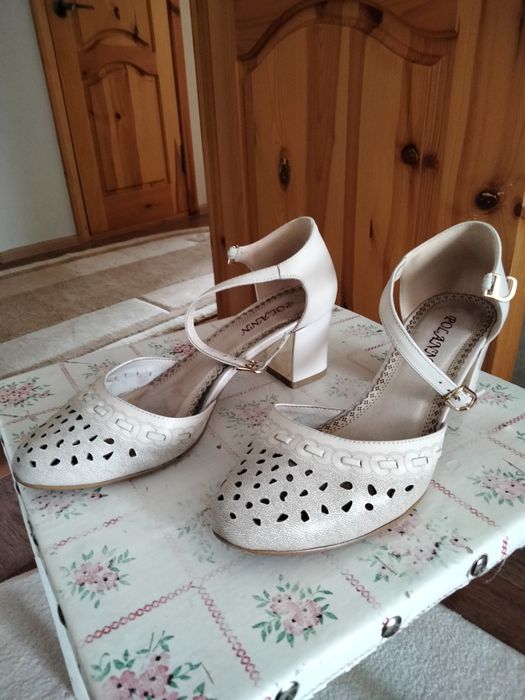 Босоножки летние